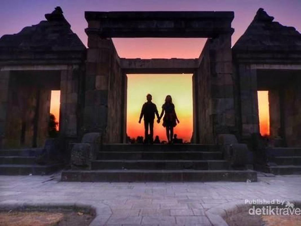 Kunto Aji & Ratusan Milenial Hijaukan Situs Ratu Boko Kunto Aji & Ratusan Milenial Hijaukan Situs Ratu Boko