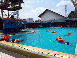 Wajib Tahu! Cara Menyelamatkan Diri Saat Pesawat Jatuh ke Air Wajib Tahu! Cara Menyelamatkan Diri Saat Pesawat Jatuh ke Air
