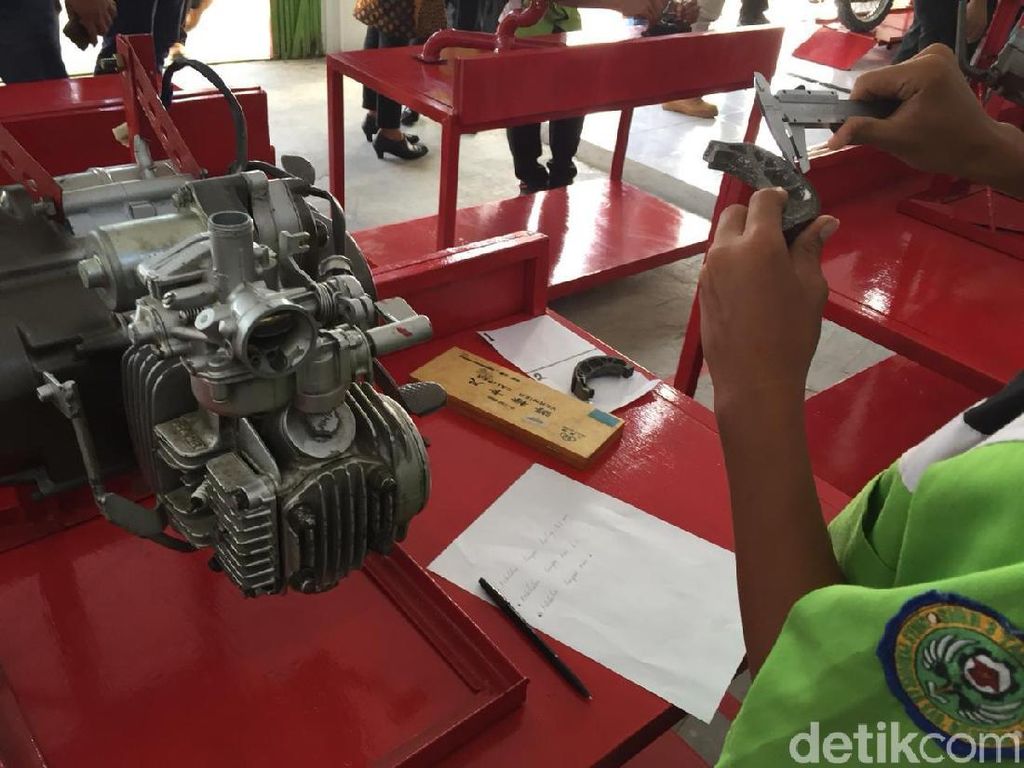 Wow! 35% Mekanik AHASS Honda Lulusan SMK Wow! 35% Mekanik AHASS Honda Lulusan SMK