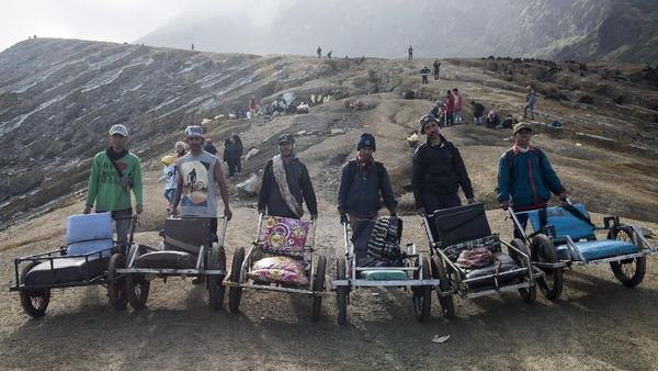 Memburu Rezeki Melalui Taksi Ijen