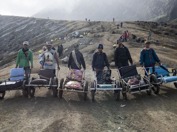 Memburu Rezeki Melalui Taksi Ijen