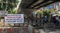 Pintu Perlintasan KA di Roxy Ditutup, Warga Duri Pulo Protes