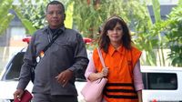 Matching Banget! Tahanan KPK Ini Serba Pink Saat Diperiksa