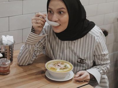 Tak Hanya Cantik, Dwi Handayani Juga Jago Masak dan Doyan Kulineran