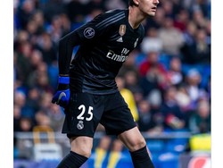 Kedatangan Thibaut Courtois ke Madrid tak terjadi di saat yang tepat. Statistik pada meme ini menjadi penegasnya. (Foto: Internet/Twitter)