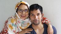 Momen Hangat Indra Herlambang dengan Ibunda Tercinta