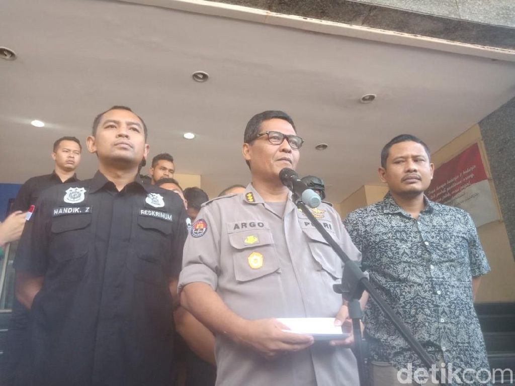 2 Pengeroyok Anggota TNI Ditangkap, Polisi Buru 3 Pelaku Lain 2 Pengeroyok Anggota TNI Ditangkap, Polisi Buru 3 Pelaku Lain