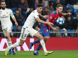 Madrid coba bangkit di babak kedua. Gempuran bertubi-tubi mereka lancarkan ke pertahanan CSKA. (Foto: Sergio Perez/Reuters)