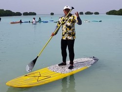Cerita Dirut BPJS TK Paddling 10 Km di Pulau Pari