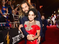 Alasan Menyentuh Jason Aquaman Momoa Tak Potong Rambut