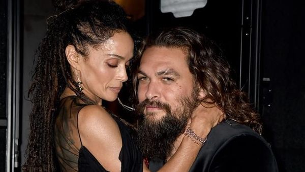 Potret Mesra Aktor Aquaman dan Istrinya yang Lebih Tua 12 Tahun