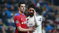 Ada tiga tembakan dilepaskan Isco dengan satu yang mengarah ke gawang. Dia juga bikin satu umpan kunci. (Foto: Gonzalo Arroyo Moreno/Getty Images)
