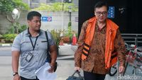 Kembali Diperiksa, Billy Sindoro Jinjing Tas Besar