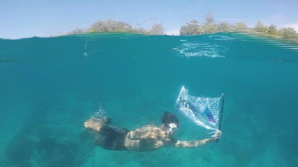 Foto: Pesona Pantai Huluwa dan Pulau Isau di Maluku Tengah
