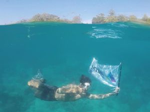 Foto: Pesona Pantai Huluwa dan Pulau Isau di Maluku Tengah