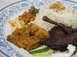 Mantul! Nasi Bebek dan Salted Egg Chicken Bowl di Sini