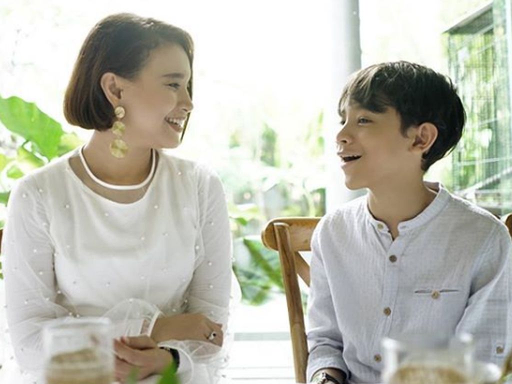 Pesan Anak untuk Rossa Jika Mau Menikah Lagi Pesan Anak untuk Rossa Jika Mau Menikah Lagi