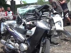 Mobil Diplomat Australia Kecelakaan Beruntun, 7 Orang Terluka