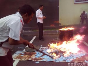 25 Ribu e-KTP Invalid di Kudus Dibakar