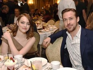 Keseruan  Emma Stone Saat Makan Bareng Ryan Gosling dan Andrew Garfield