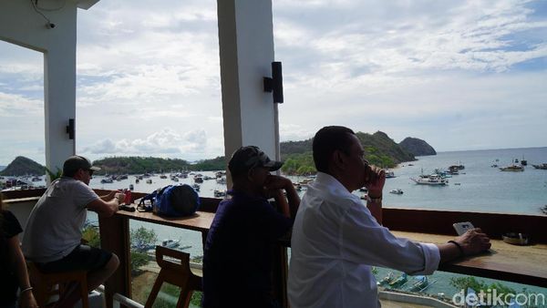 Foto: Tempat Ngopi dengan Pemandangan Labuan Bajo