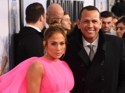 Mewah, J-Lo Hadiahi Pacar Jam Tangan Rp 330 Juta