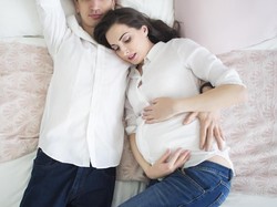 Pasutri Ingin Tetap Bercinta saat Hamil? Aman Kok, Ini Bukti Risetnya