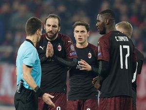 Milan Tersingkir, Wasit Disalahkan