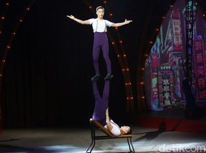Pentas Oriental Circus Indonesia Bikin Mata Tak Berkedip