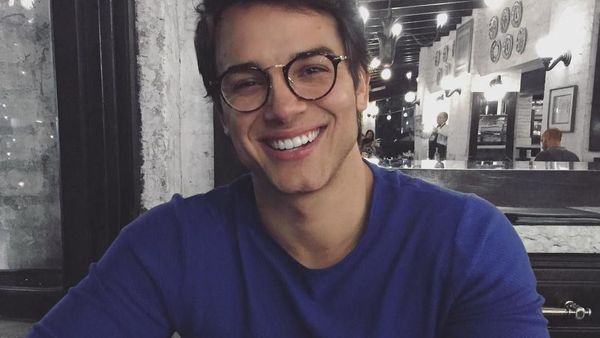 Dokter Ganteng Gabriel Prado Punya Gaya Ngopi yang Bikin Gagal Fokus