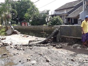 Pemkot Bekasi Segera Tambal Tanggul Kali Cakung Pakai Karung Pasir