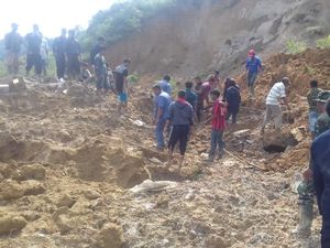 Petugas Masih Cari 2 Korban Longsor di Toba Samosir