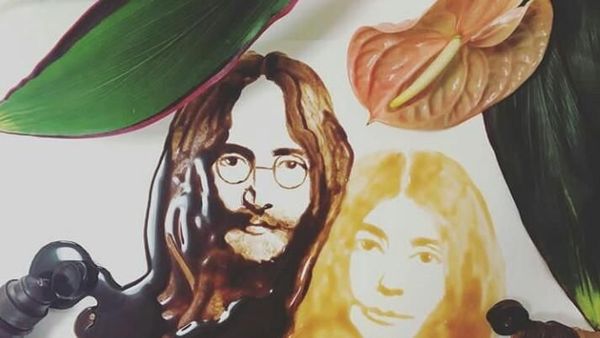 Wajah John Lenon Hingga Bunga Cantik Ini Terbuat dari Lelehan Cokelat
