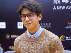 Makan Bareng Cewek Bule, Inikah Kekasih Iqbaal?