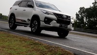 Mau Beli Fortuner Bekas? Siapin Duit Segini Bayar Pajaknya Tiap Tahun