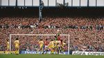 Foto-foto Jadul Duel Panas Liverpool vs MU