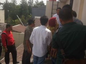 Jaksa Gugat Tetangga Rp 2 M, Hakim Naik ke Atap Rumah