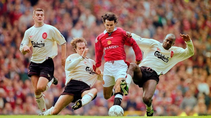 Ryan Giggs MANCHESTER, UNITED KINGDOM - OCTOBER 12: Manchester United winger Ryan Giggs is challenged by Jason McAteer (2nd l) and Michael Thomas (r) as Dominic Matteo (l) looks on during the FA Premier League match between Manchester United and Liverpool at Old Trafford on October 12, 1996 in Mnachester, Engand. (Photo by Clive Brunskill/Allsport/Getty Images)
