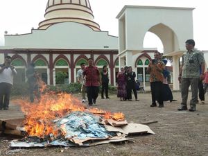 19 Ribu e-KTP Invalid di Cilegon Dimusnahkan dengan Dibakar