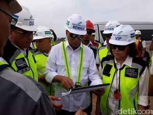 Pakai Kacamata Hitam, Menhub Cek Proyek Bandara Kulon Progo Pakai Kacamata Hitam, Menhub Cek Proyek Bandara Kulon Progo