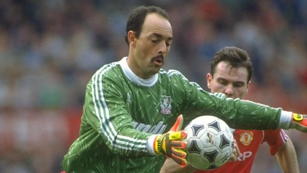 1990:  Liverpool goalkeeper Bruce Grobbelaar (left) takes on Brian McClair of Manchester United during a Barclays League Division One match at Old Trafford in Manchester, England.  Mandatory Credit: Ben  Radford/Allsport
