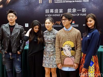 Gaya Iqbaal Ramadhan bersama Bintang Baru Asian Lainnya