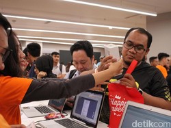Perjuangan Pembeli Pertama iPhone XR di Indonesia