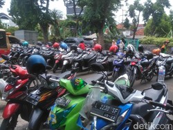 Ini Alasan Kenapa Motor Nggak Boleh Diparkir di Bawah Terik Matahari