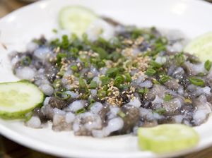 Belut dan Oktopus Bisa Dinikmati Hidup-hidup di Pasar Jagalchi