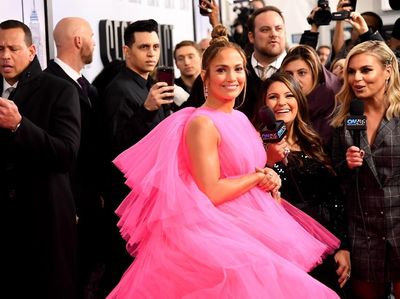 Parade Gaya Anggun J.Lo Promosikan Film Baru, Pakai 11 Gaun dalam 2 Hari