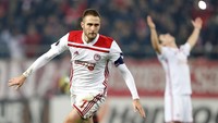 Bencana datang untuk Milan di menit ke-81. Wasit menunjuk titik penalti setelah Ignazio Abate melanggar Torosidis. Konstantinos Fortounis, yang maju sebagai eksekutor berhasil menjalankan tugasnya dengan baik. (Foto: Costas Baltas/Reuters)