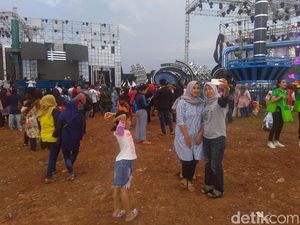 Warga Mulai Ramai Datangi Lokasi Perayaan HUT Transmedia