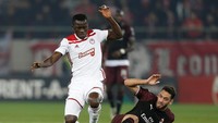 Teringgal 0-2, mau tak mau Milan harus lebih giat lagi menyerang karena mereka dalam situasi kerugian. (Foto: Costas Baltas/Reuters)