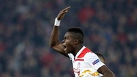 Olympiakos unggul di menit ke-60 melalui gol dari Pape Cisse. Pertandingan pun berjalan seru selepas itu. (Foto: Costas Baltas/Reuters)